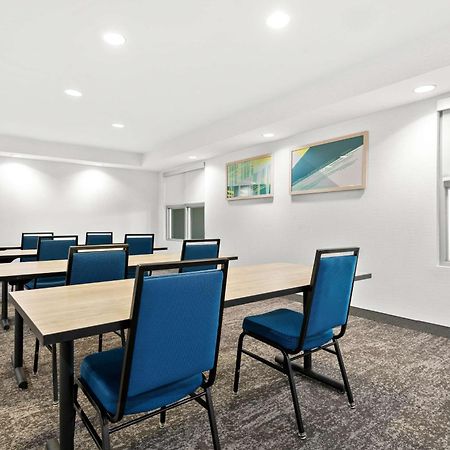 Spark By Hilton 엑톤 외부 사진