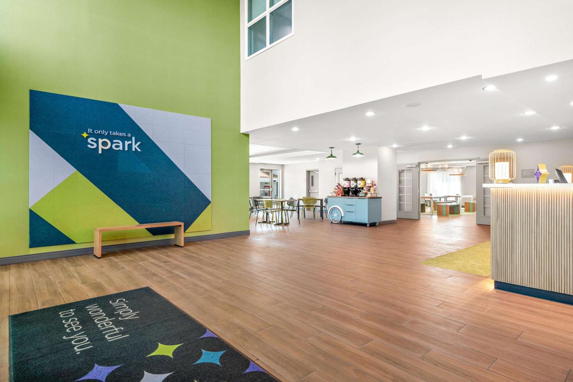 Spark By Hilton 엑톤 외부 사진